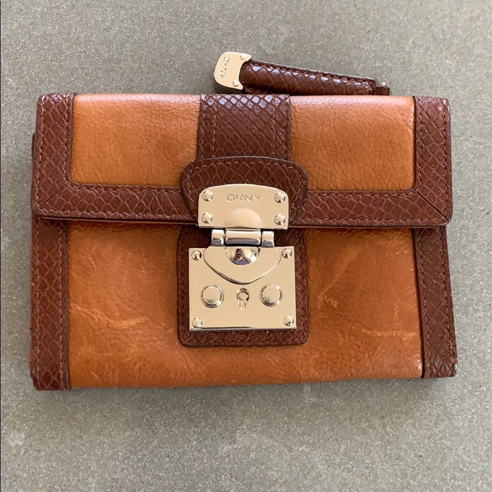 Dkny leather wallet